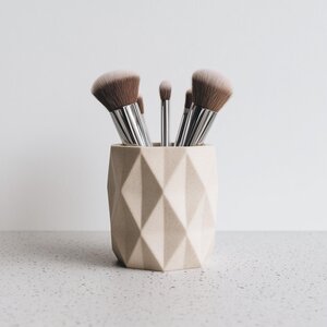 Porte-pinceaux et porte-stylos facetté imprimé en 3D